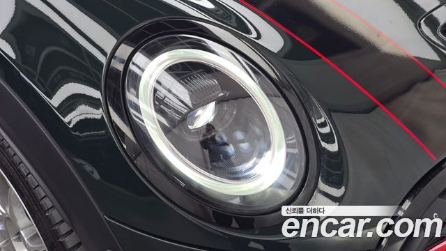 Mini Cooper Convertible 2023 — photo 8