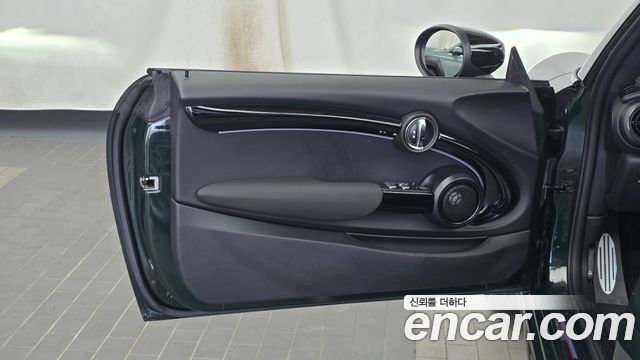 Mini Cooper Convertible 2023 — photo 14