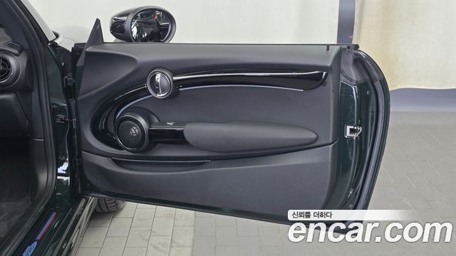 Mini Cooper Convertible 2023 — photo 15