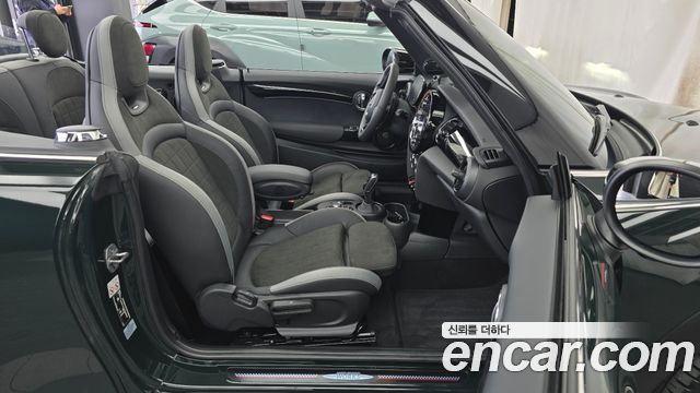 Mini Cooper Convertible 2023 — photo 16