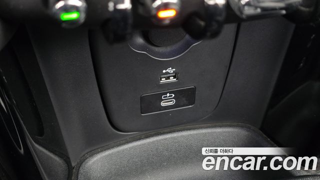 Mini Cooper Convertible 2023 — photo 32