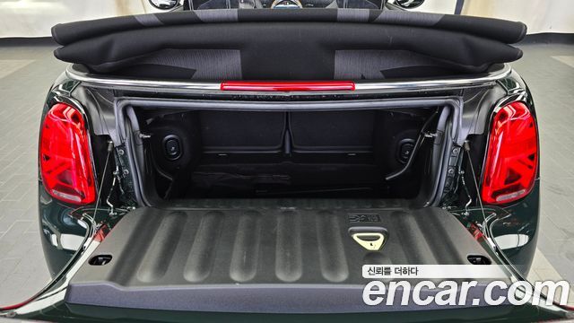 Mini Cooper Convertible 2023 — photo 35