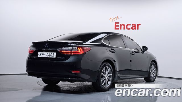 Lexus ES 2017 — photo 2