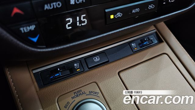 Lexus ES 2017 — photo 17