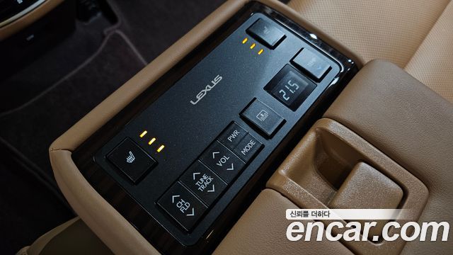 Lexus ES 2017 — photo 18