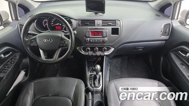 Kia pride 2013 — photo 7
