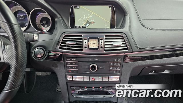 Mercedes-Benz E-Class 2016 — photo 14