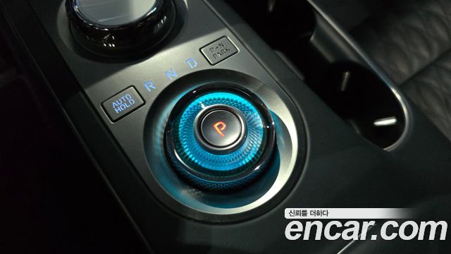 Genesis GV70 2023 — photo 12