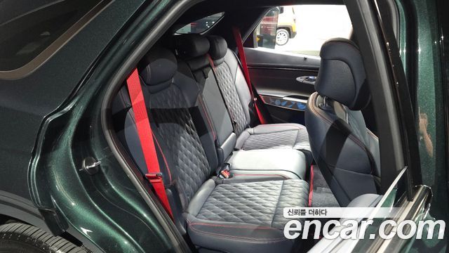 Genesis GV70 2023 — photo 17