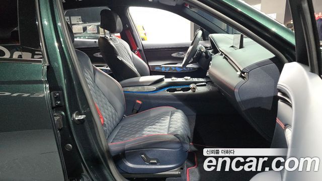Genesis GV70 2023 — photo 18