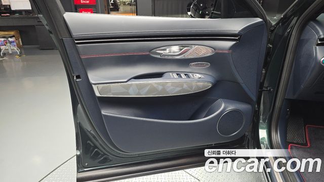 Genesis GV70 2023 — photo 14