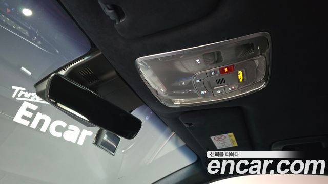 Genesis GV70 2023 — photo 30
