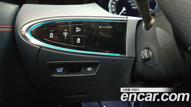 Genesis GV70 2023 — photo 31