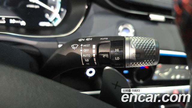 Genesis GV70 2023 — photo 34