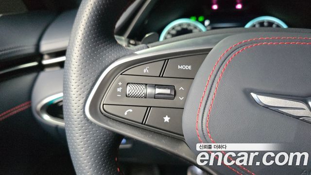 Genesis GV70 2023 — photo 35