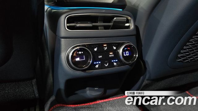 Genesis GV70 2023 — photo 37