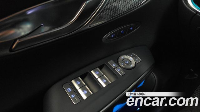 Genesis GV70 2023 — photo 39