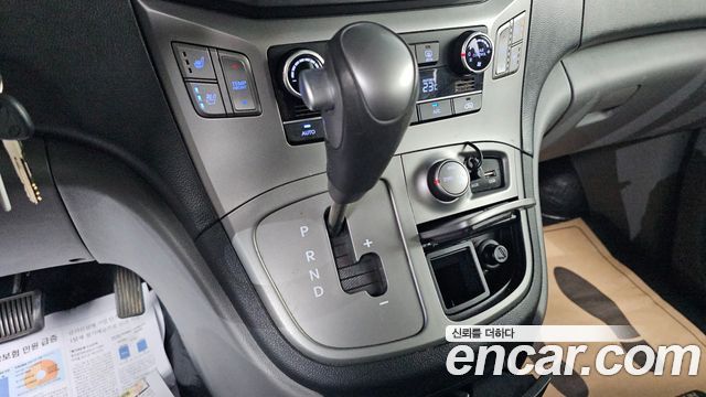 Hyundai Starex 2019 — photo 12