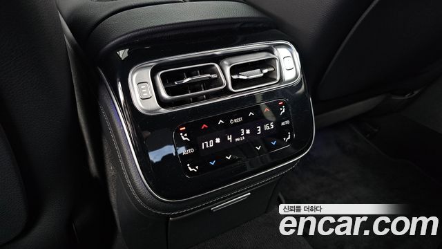 Mercedes-Benz S-Class 2022 — photo 24