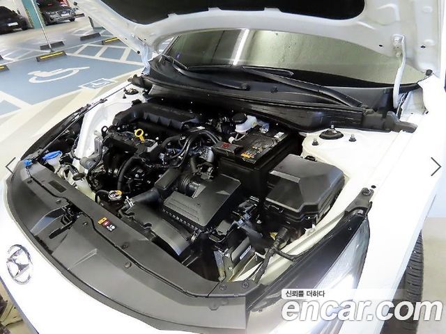 Hyundai AVANTE 2021 — photo 19