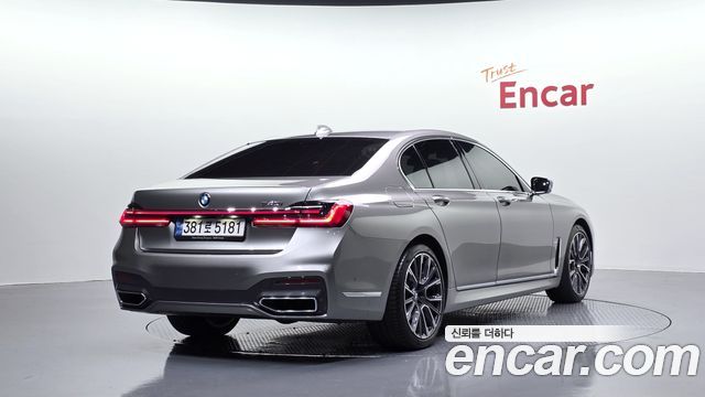 BMW 7-Series 2022 — photo 2