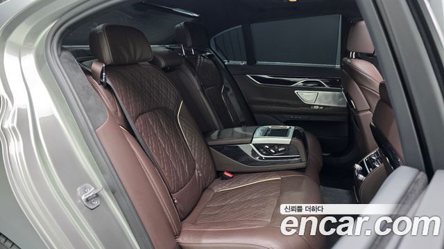 BMW 7-Series 2022 — photo 17