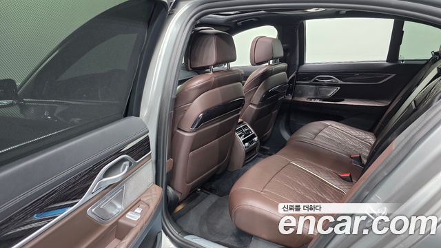 BMW 7-Series 2022 — photo 18