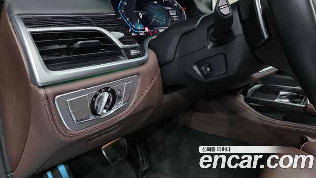 BMW 7-Series 2022 — photo 23