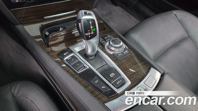 BMW 7-Series 2009 — photo 9
