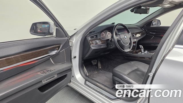 BMW 7-Series 2009 — photo 10