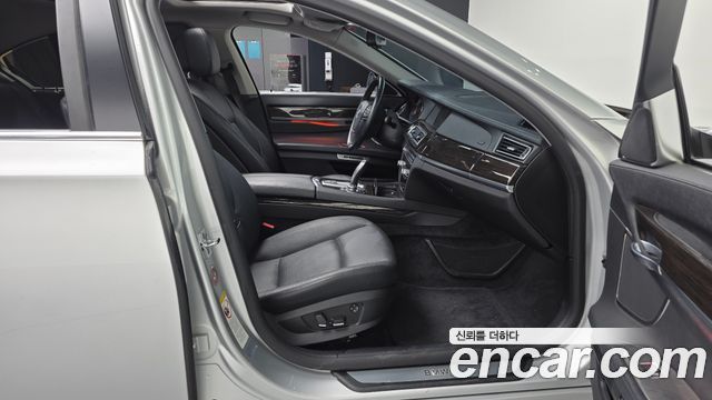BMW 7-Series 2009 — photo 11