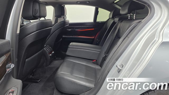 BMW 7-Series 2009 — photo 12