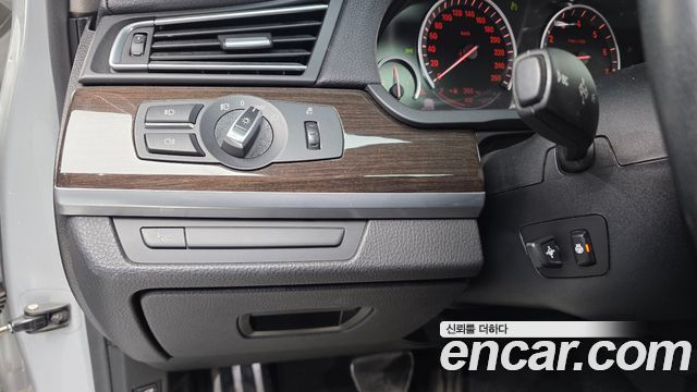 BMW 7-Series 2009 — photo 17