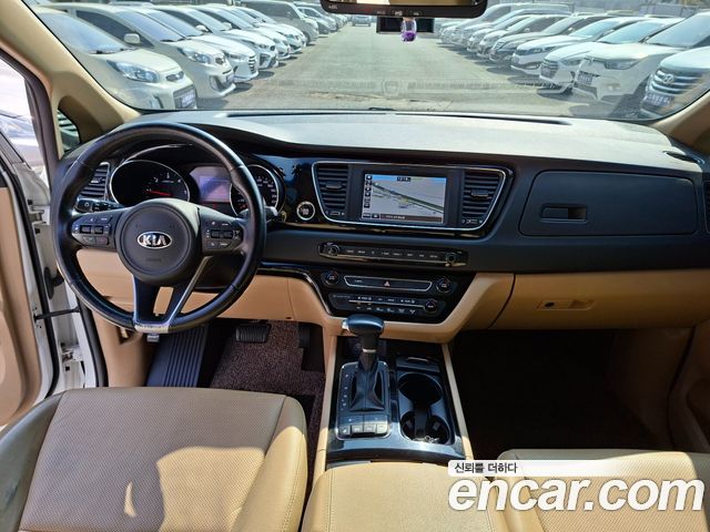 Kia Canival 2018 — photo 9