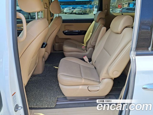 Kia Canival 2018 — photo 10