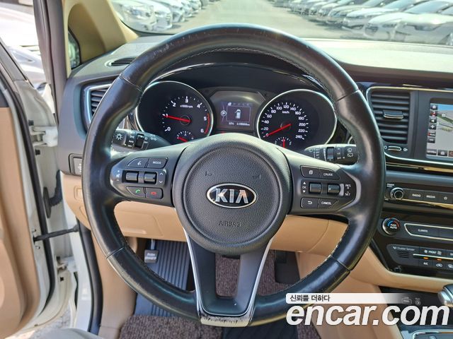 Kia Canival 2018 — photo 13
