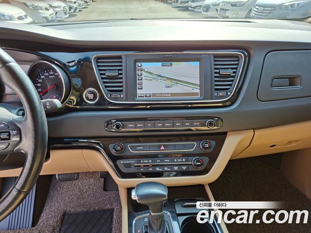 Kia Canival 2018 — photo 14