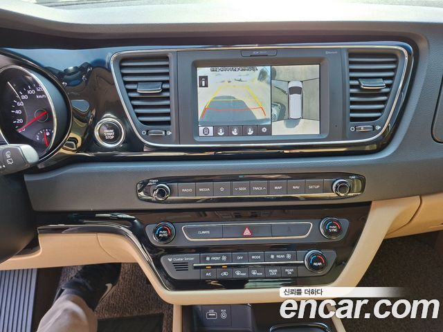 Kia Canival 2018 — photo 15