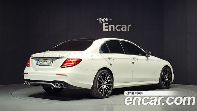 Mercedes-Benz E-Class 2019 — photo 2
