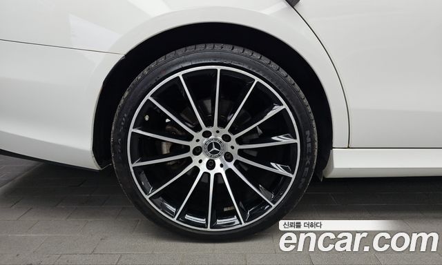 Mercedes-Benz E-Class 2019 — photo 5