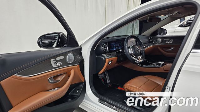 Mercedes-Benz E-Class 2019 — photo 13