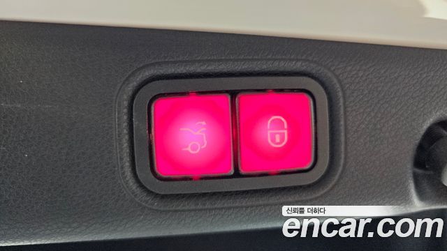 Mercedes-Benz E-Class 2019 — photo 24