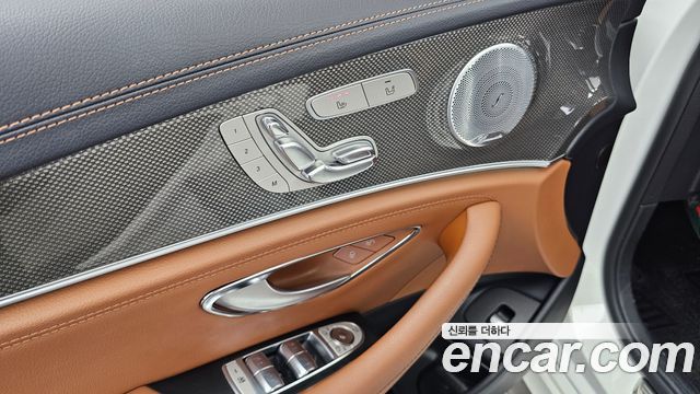 Mercedes-Benz E-Class 2019 — photo 26