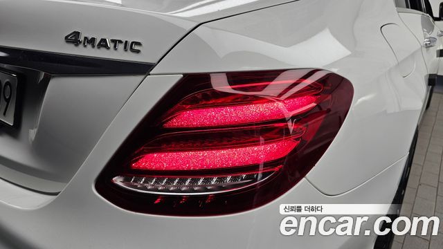 Mercedes-Benz E-Class 2019 — photo 9