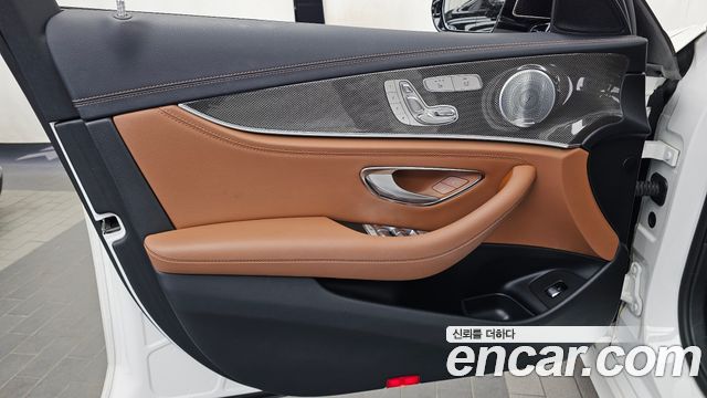 Mercedes-Benz E-Class 2019 — photo 14