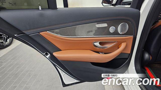 Mercedes-Benz E-Class 2019 — photo 15