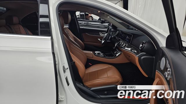 Mercedes-Benz E-Class 2019 — photo 16
