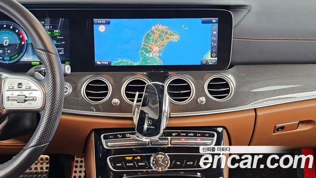 Mercedes-Benz E-Class 2019 — photo 27