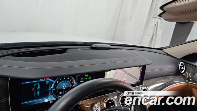 Mercedes-Benz E-Class 2019 — photo 35