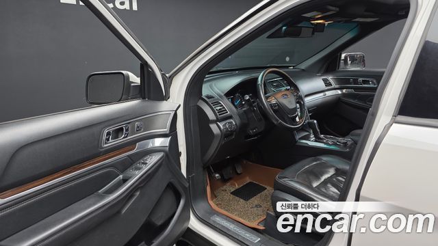 Ford Explorer 2017 — photo 10